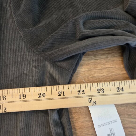 🔴 Liz Claiborne Women's Ribbed Henley Top Key Hole Front Grey X-Large - Picture 13 of 15